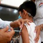 Caída en vacunación reabre focos rojos sanitarios, advierten; culpan recortes presupuestales