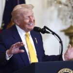 Trump añadió sus colores favoritos, dorado, rojo, blanco y azul oscuro, al Air Force One