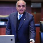 Añorve eleva el tono y convierte la crisis en tribuna; lanza batería de descalificaciones