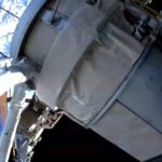 Dos astronautas de la NASA realizan caminata espacial para modernizar la energía en la EEI