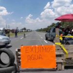 Habitantes bloquean carretera 57 en Querétaro para exigir abasto de agua