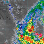 Guerrero y Oaxaca, en alerta por posible fortalecimiento de Depresión Tropical Dos-E