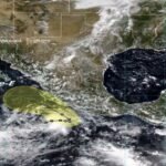 Depresión tropical Diecisiete-E podría convertirse en huracán categoría 3